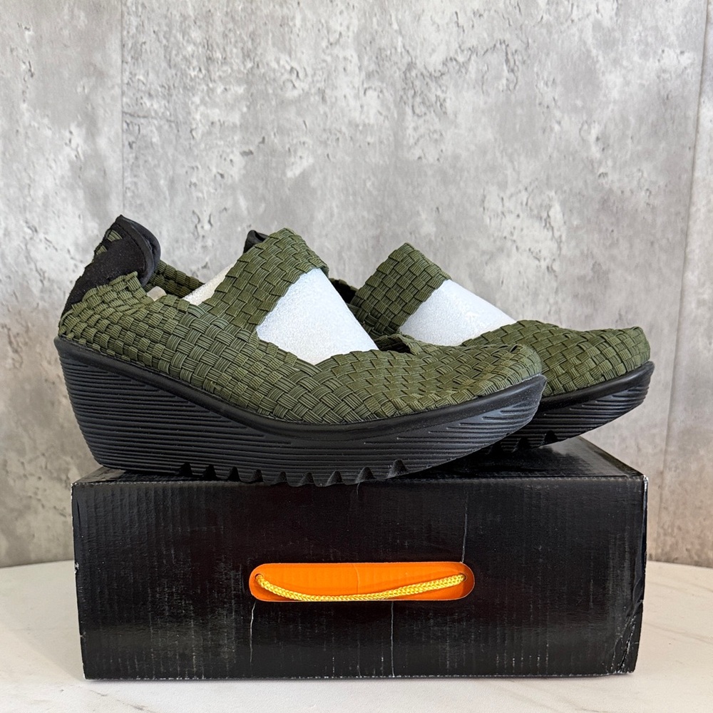 NEW Bernie Mev lulia wedge sandal olive sz 8 / 39